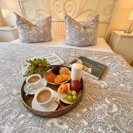 Anna - Rechte Seite Hotell